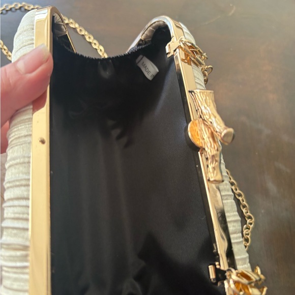 Elegant Cream Clutch with Gold Chain - Picture 7 of 8